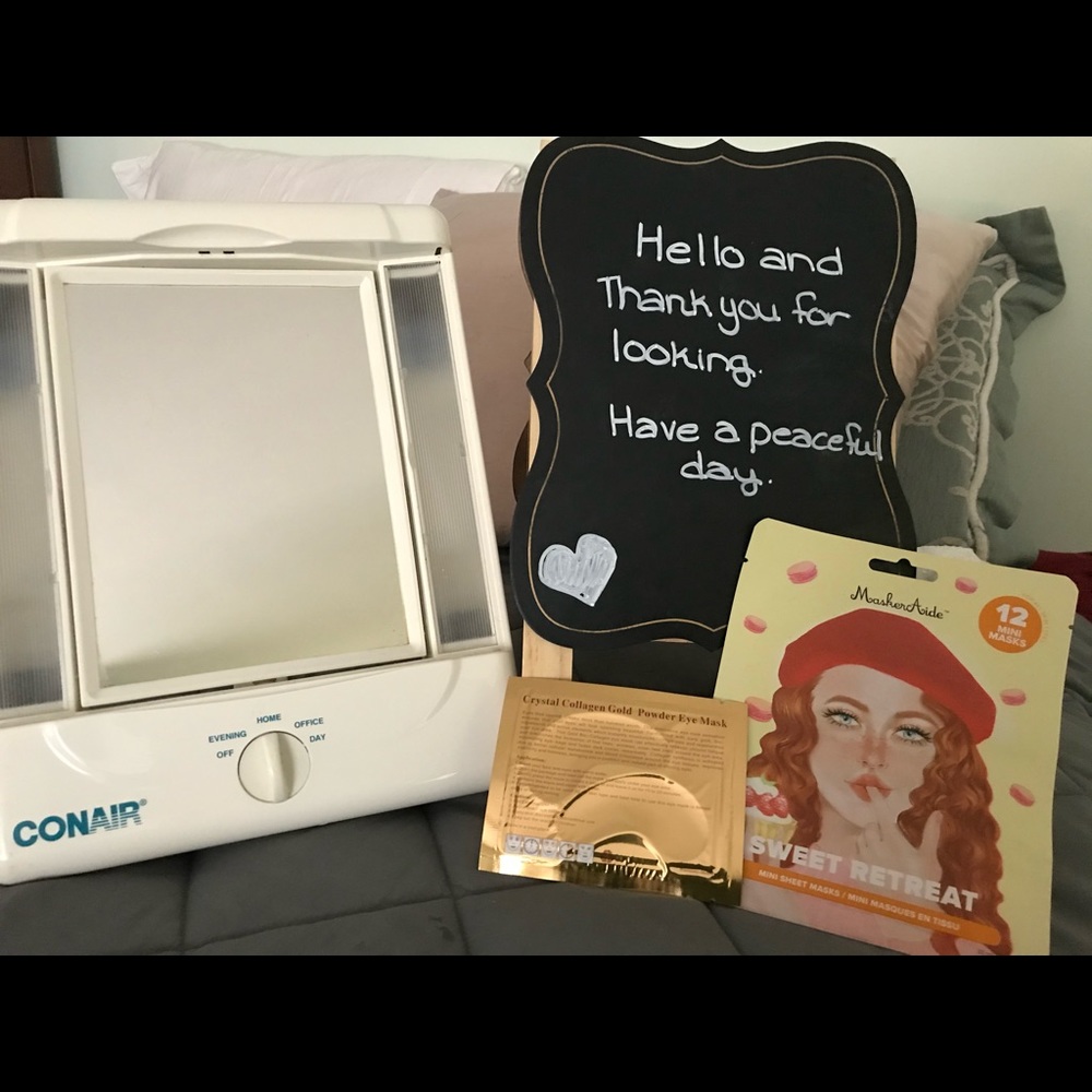 CONAIR LIGHT UP MAKEUP MIRROR. 2 sided.